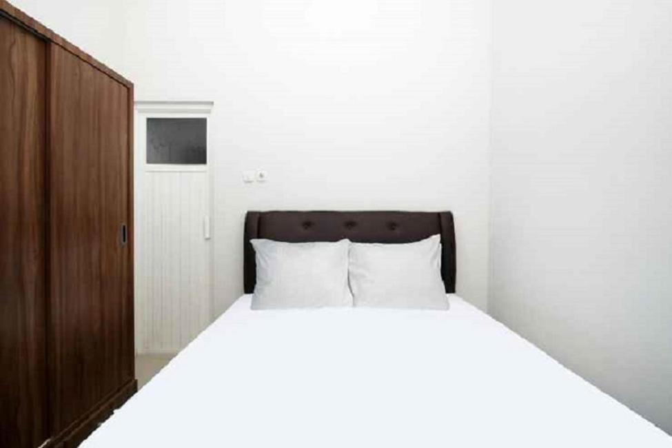Cah Ayu Guest House Malang Exterior photo