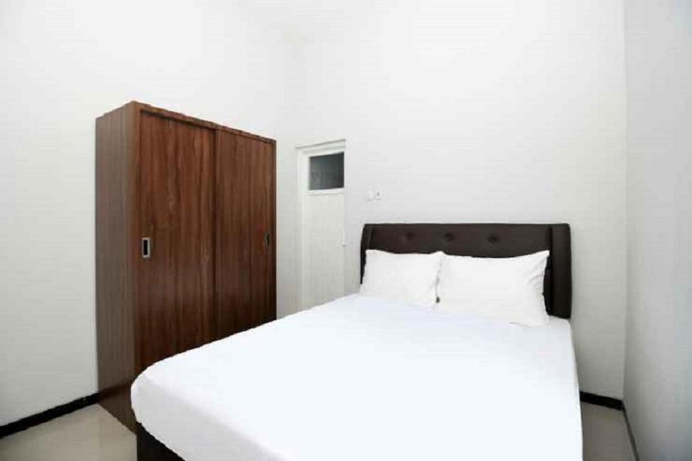 Cah Ayu Guest House Malang Exterior photo