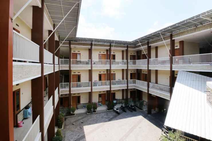 Cah Ayu Guest House Malang Exterior photo